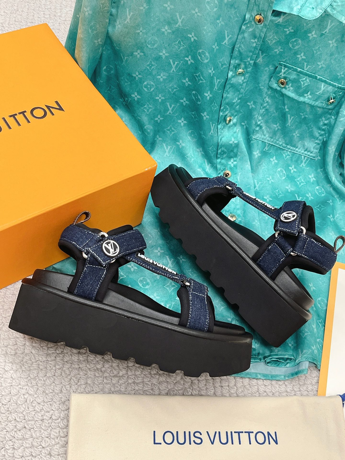 L0vis Vvtt0n Women’s Pool Pillow Flatform Comfort Sandal Blue For Women LV 1AACHL