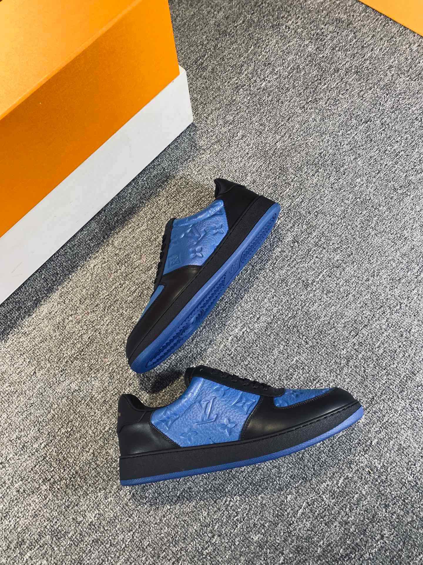 L0vis Vvtt0n Rivoli Sneaker Blue For Men LV