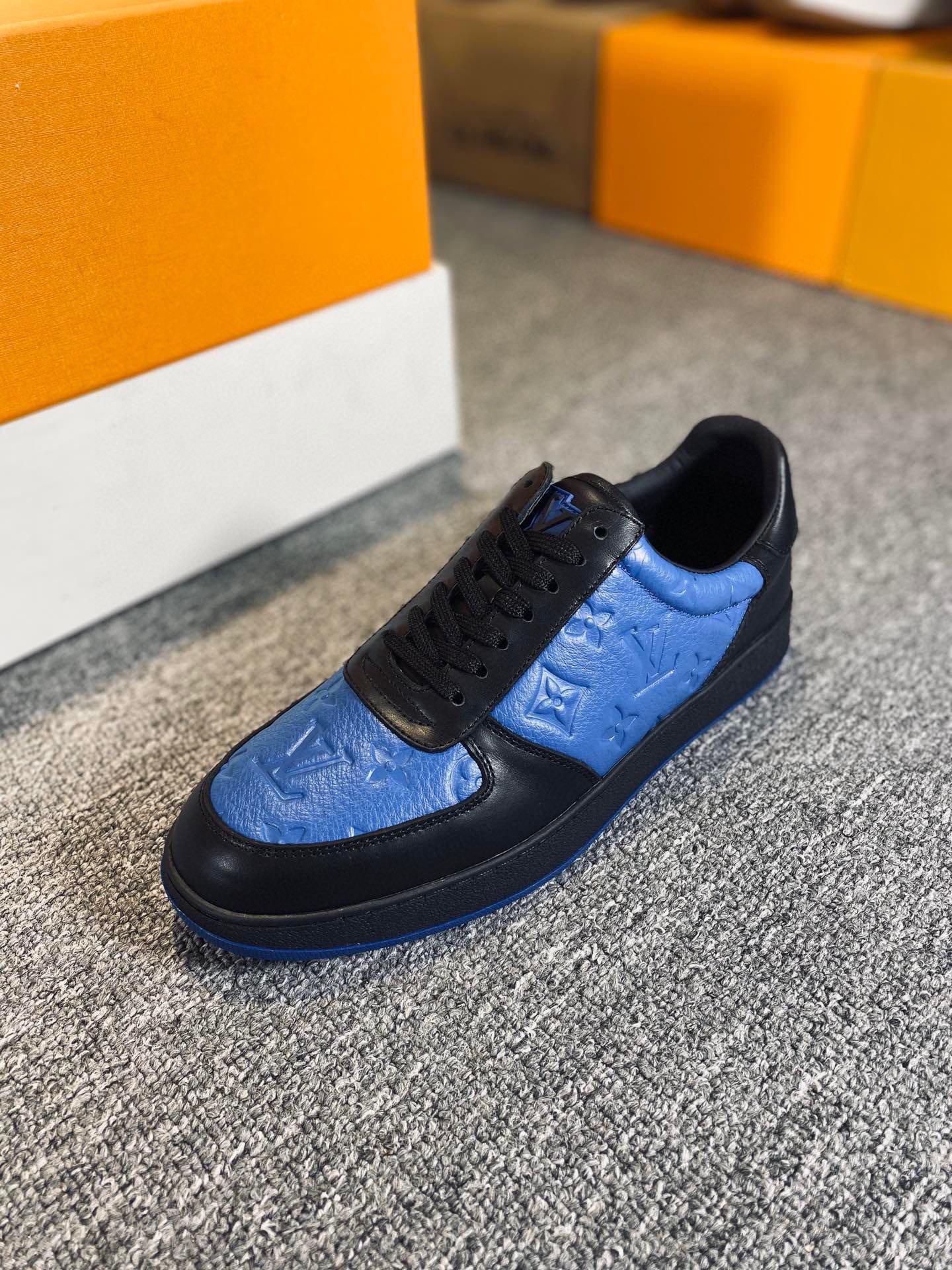 L0vis Vvtt0n Rivoli Sneaker Blue For Men LV