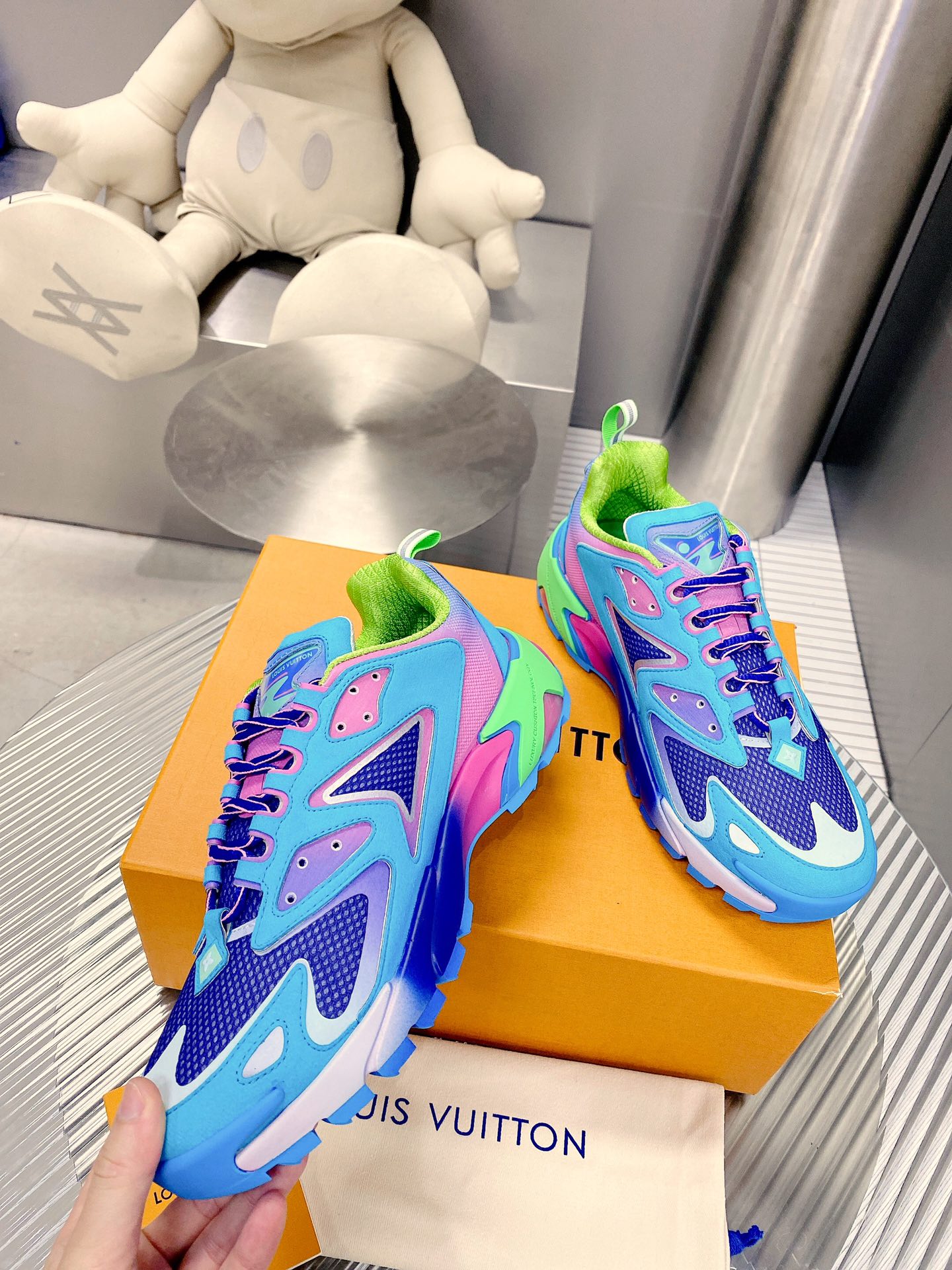 L0vis Vuittion LV Runner Tatic Sneaker Blue For Men LV 1A9UOR