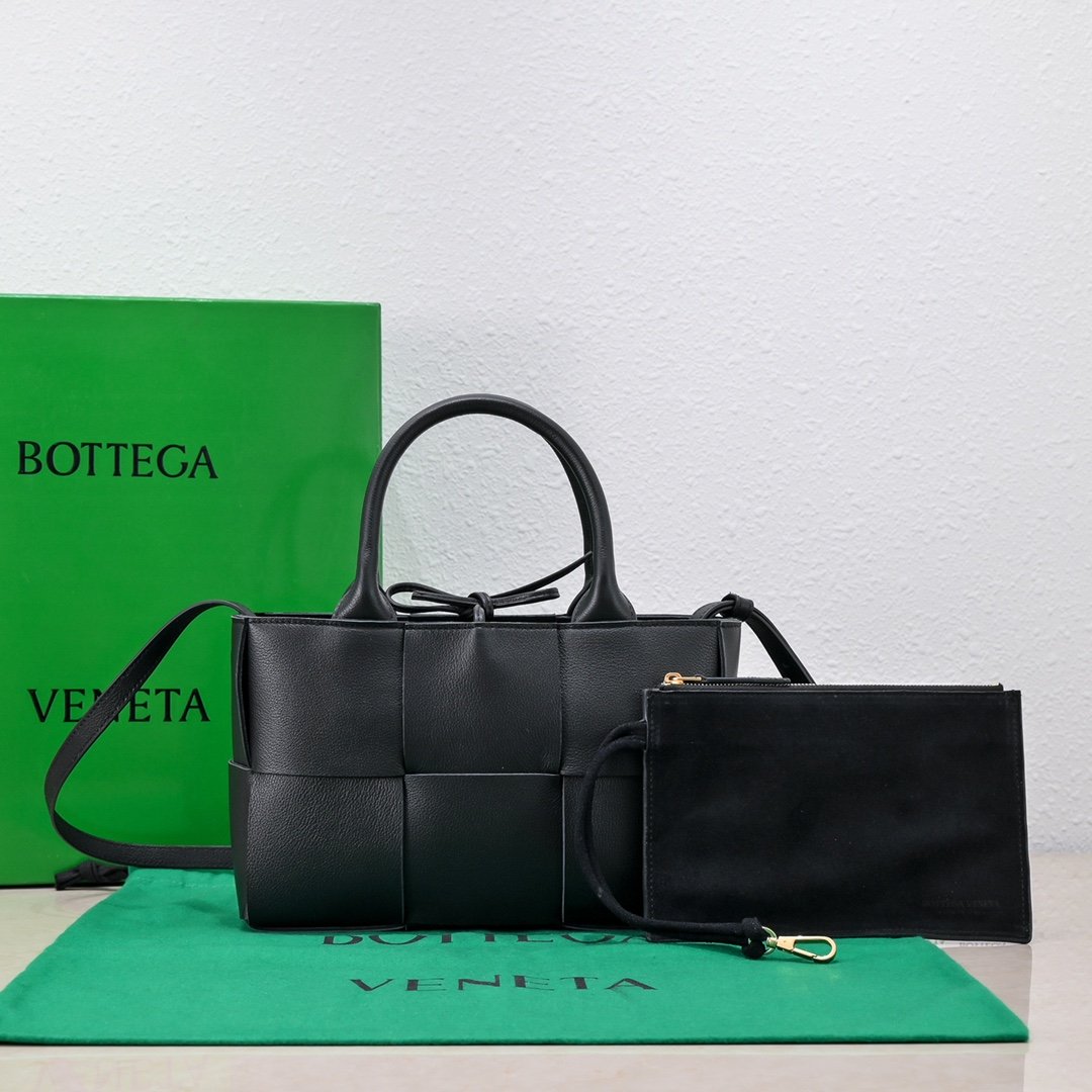 B0tt*ga Ven*ta Mini Arco Tote Bag Black, For Women, Women’s Bags 9.8in/25cm 709337VCP118425