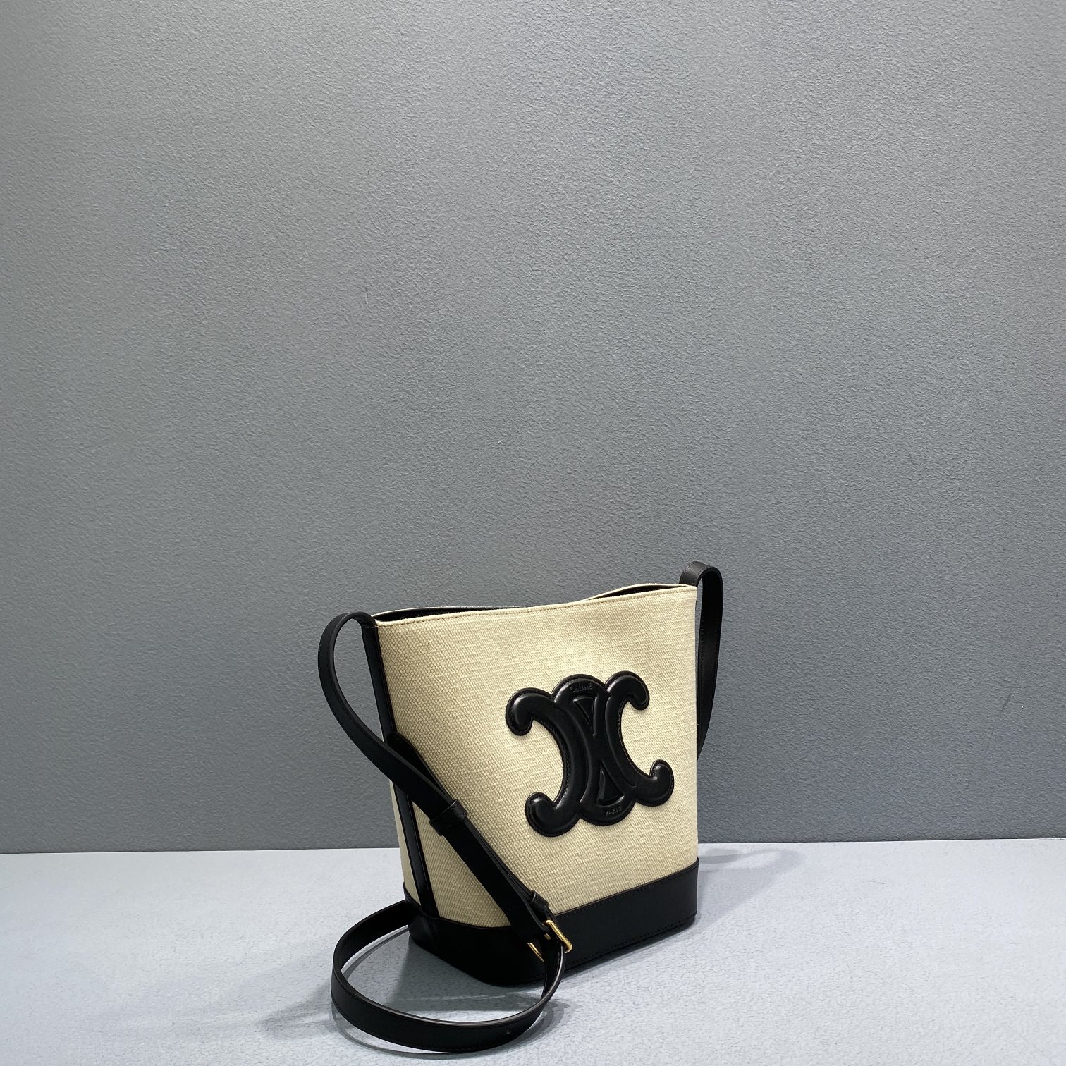 Ce1i*e Small Bucket Cuir Triomphe In Textile Beige/Black For Women 9in/22cm