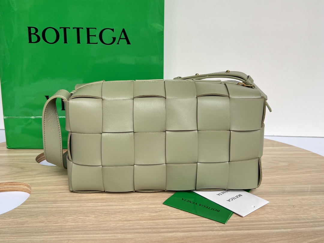 B0tt*ga Ven*ta Brick Cassette Beige, For Women, Women’s Bags 11in/28cm