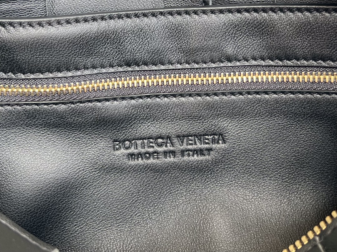 B0tt*ga Ven*ta Brick Cassette Black, For Women, Women’s Bags 11in/28cm