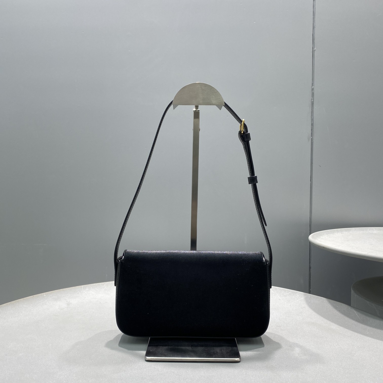Ce1i*e Triomphe Shoulder Bag Black For Women 8in/20cm
