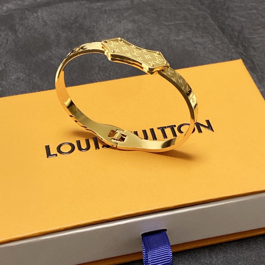 L0vis Vvtt0n Bracelet