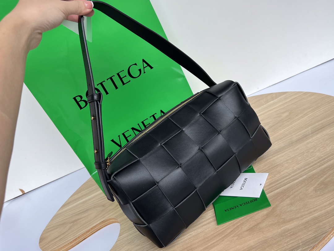 B0tt*ga Ven*ta Brick Cassette Black, For Women, Women’s Bags 11in/28cm