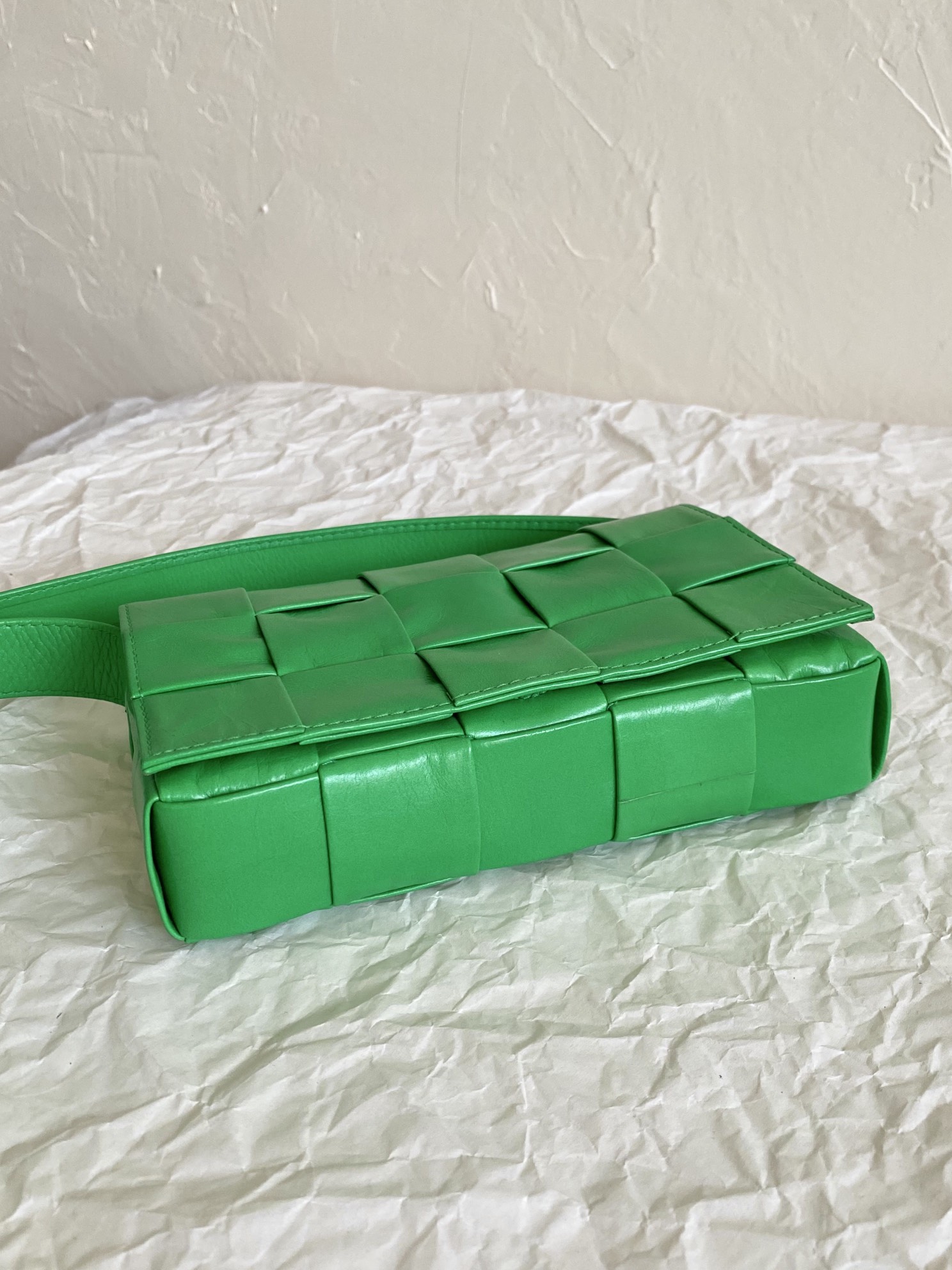 B0tt*ga Ven*ta Padded Cassette Belt Bag Green, For Women, Women’s Bags 7in/18cm 710075VCQR13724