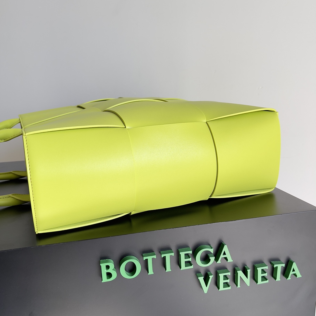 B0tt*ga Ven*ta Large Arco Tote Bag Yellow, For Women, Women’s Bags 18.1in/46cm