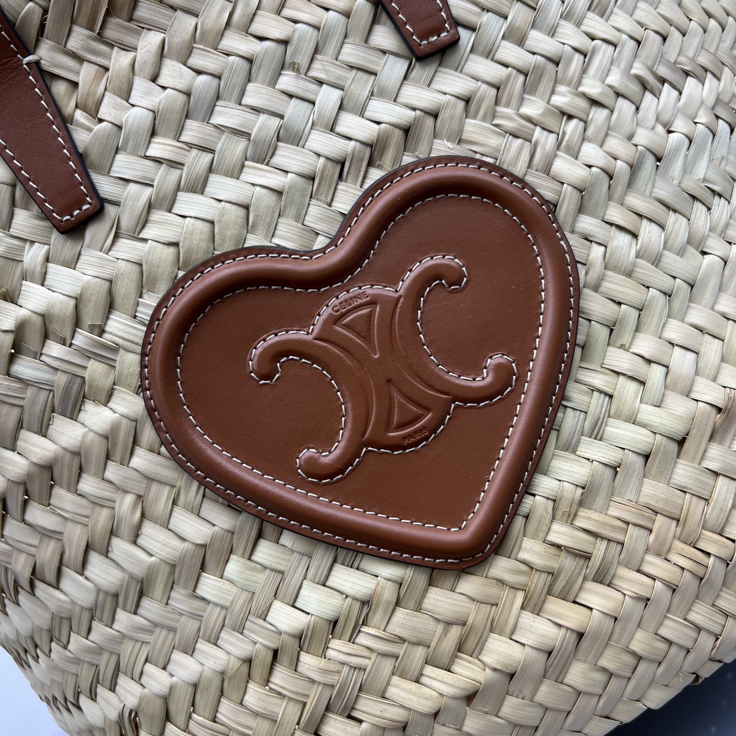 Ce1i*e Teen Triomphe Ce1i*e Classic Panier In Palm Leaves With Heart Patch Brown For Women 10in/25cm 194002DUI.04LU