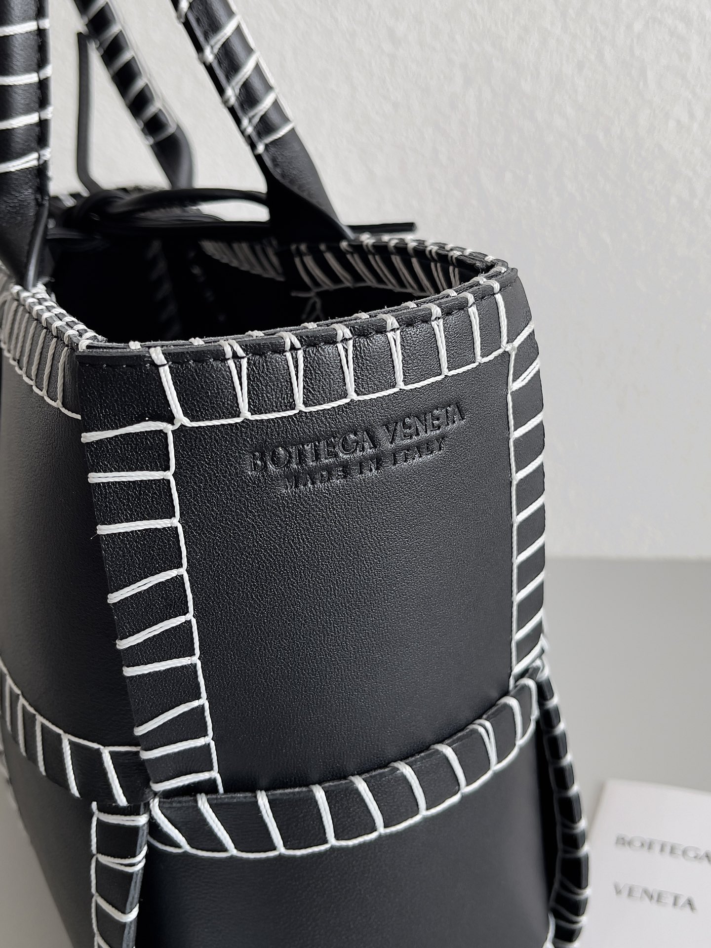 B0tt*ga Ven*ta Small Arco Tote Bag Black, For Women, Women’s Bags 11.8in/30cm