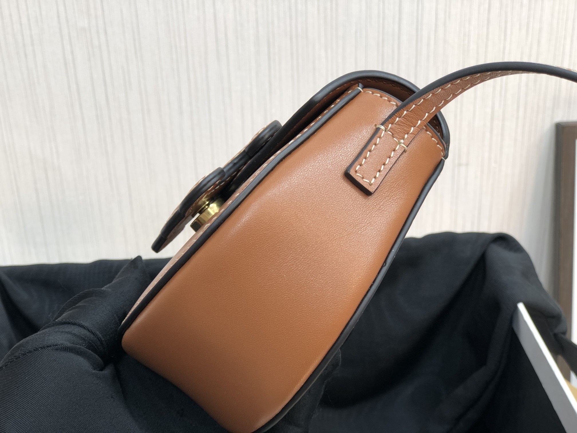 Ce1i*e Mini Besace Cuir Triomphe Brown For Women 4in/11cm 10J303DPQ.04LU