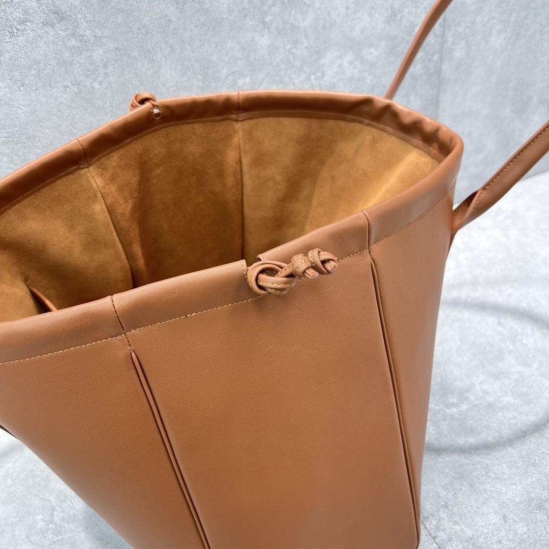 Ce1i*e Cabas Drawstring Cuir Triomphe Tan For Women 17in/44cm 199973DU3.04LU