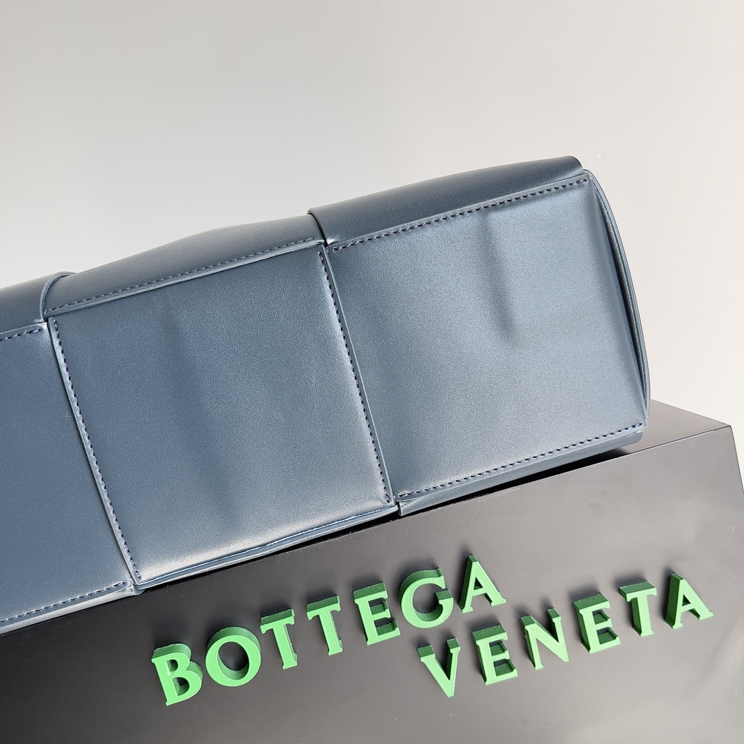 B0tt*ga Ven*ta Large Arco Tote Bag Grey , For Women, Women’s Bags 18.1in/46cm