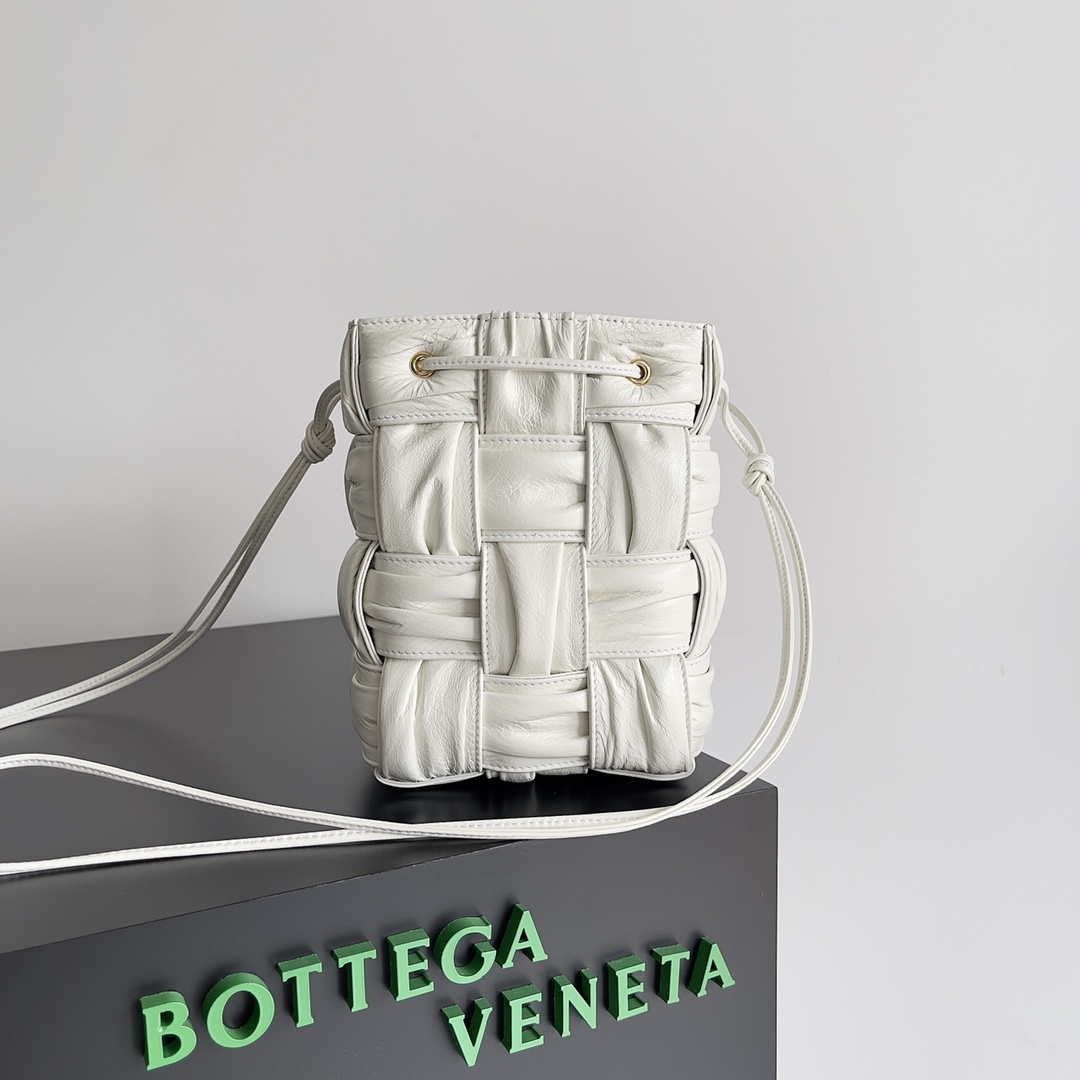 B0tt*ga Ven*ta Small Cassette Bucket Bag White, For Women, Women’s Bags 7.1in/18cm 717187V2FY39009