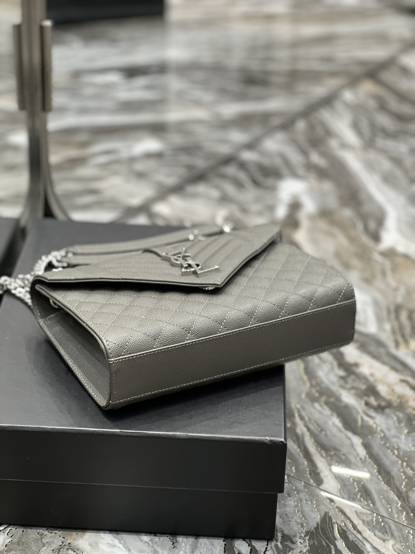 Sa1nt Lau*nt Envelope Medium Chain Bag Dark Grey For Women, Women’s Bags 9.4in/24cm Y51