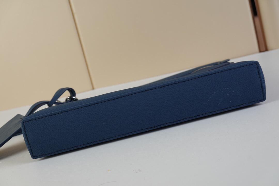 L0vis Vvtt0n Pochette Ipad Blue Aerogram For Men, Men’s Wallet 30cm LV M81029